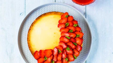 Cheesecake et coulis minute de fraises